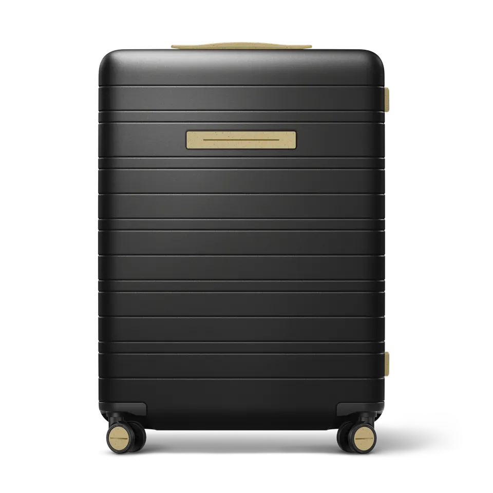 horizn-studios-h6-re-all-black-hard-shell-check-in-m-64-cm-koffer-serie-aus-recy image 1