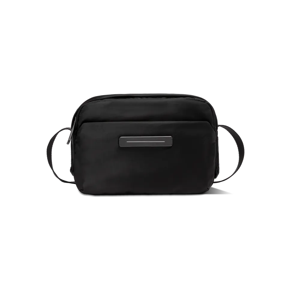 horizn-studios-aoyama-cross-body-all-black-tasche-mit-ballistic-nylon-rpet-futte image 1