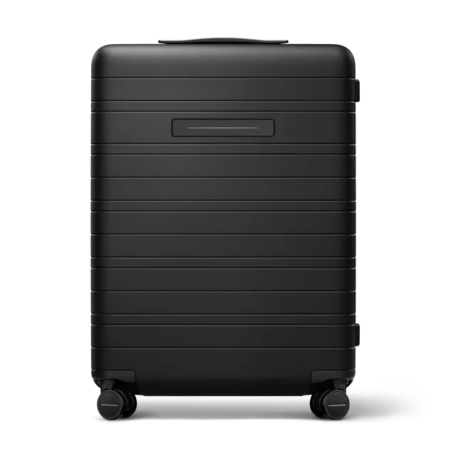 horizn-studios-h6-essential-check-in-koffer-m-64-cm-in-all-black-premium-hard-sh image 1