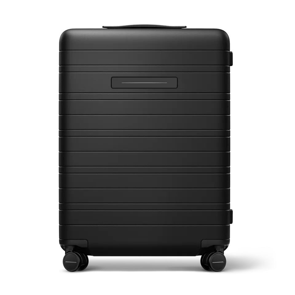 horizn-studios-h6-essential-check-in-koffer-m-64-cm-in-all-black-premium-hard-sh image 1