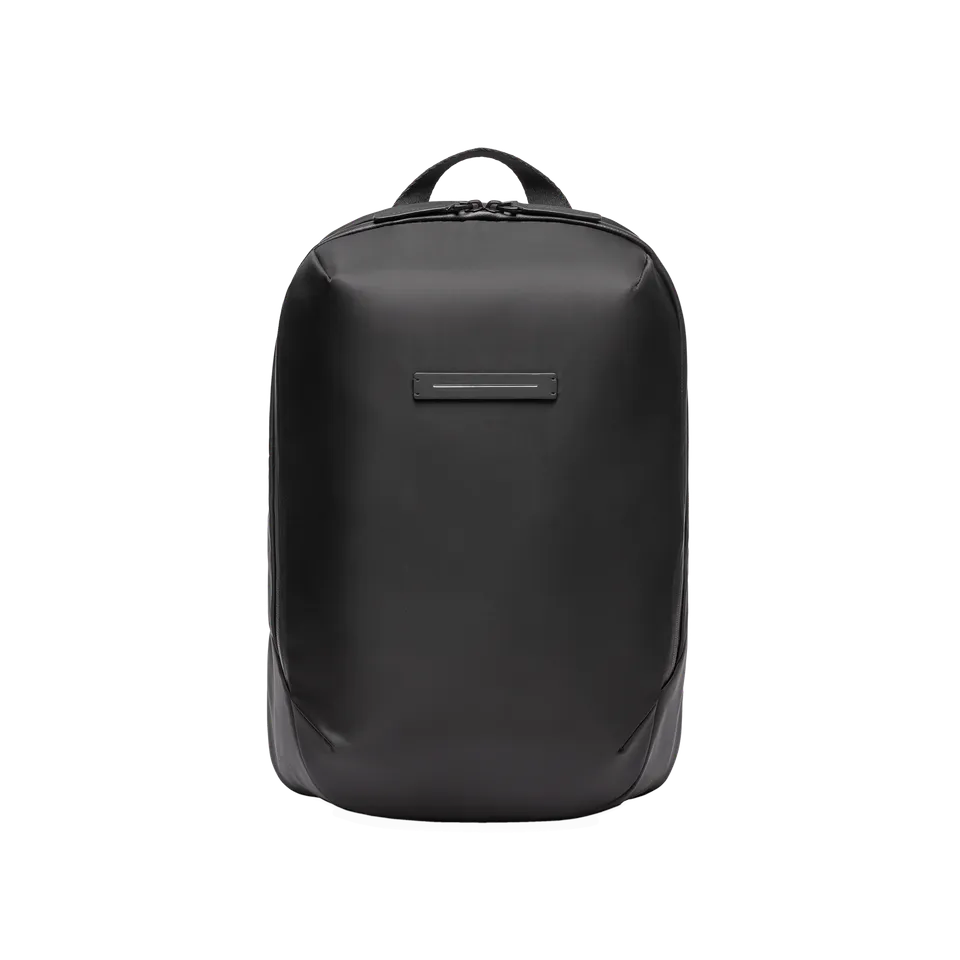 horizn-studios-gion-backpack-light-all-black-kompakter-rucksack-aus-recycled-nyl image 1