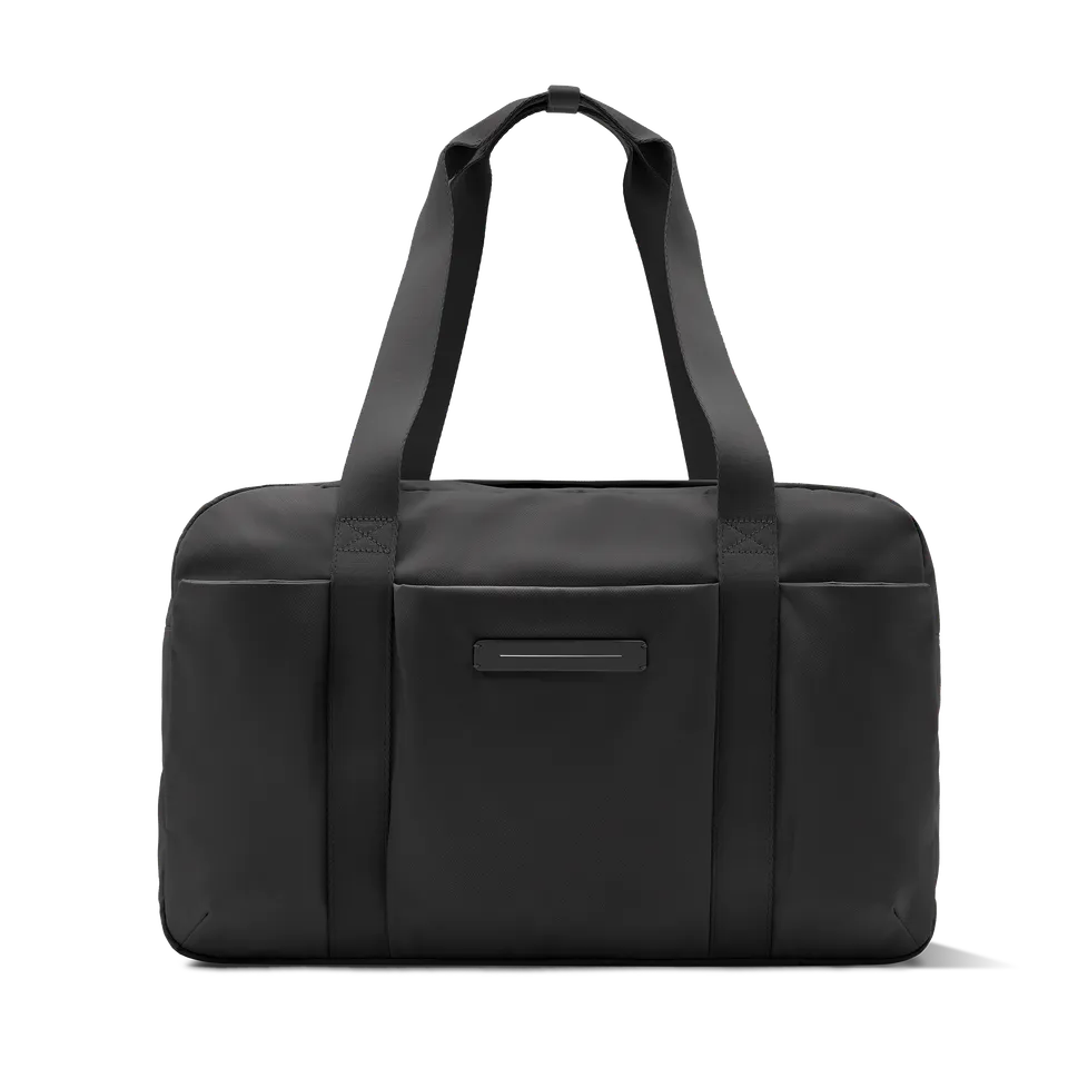 horizn-studios-shibuya-weekender-m-all-black-reisetasche-aus-recyceltem-nylon image 1