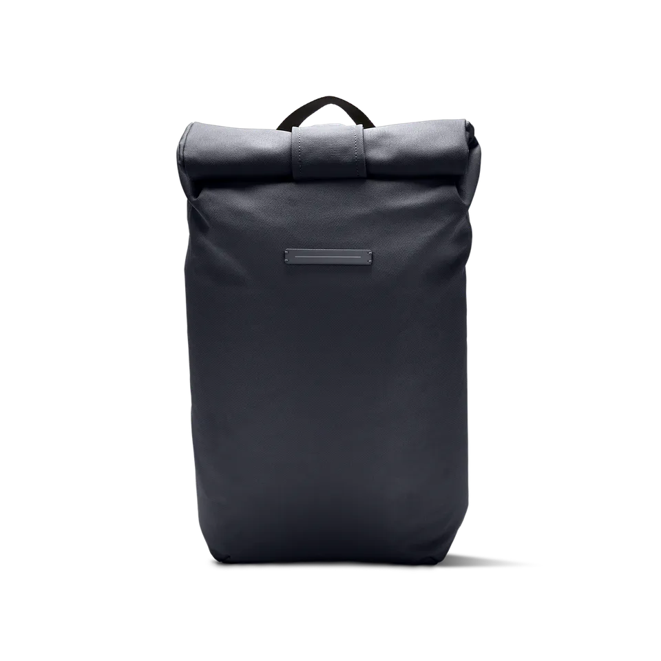 horizn-studios-sofo-rolltop-rucksack-aus-gewachstem-canvas-in-night-blue image 1