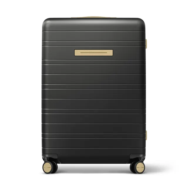 horizn-studios-h7-re-check-in-koffer-l-all-black-hard-shell-aus-recyceltem-mater image 1
