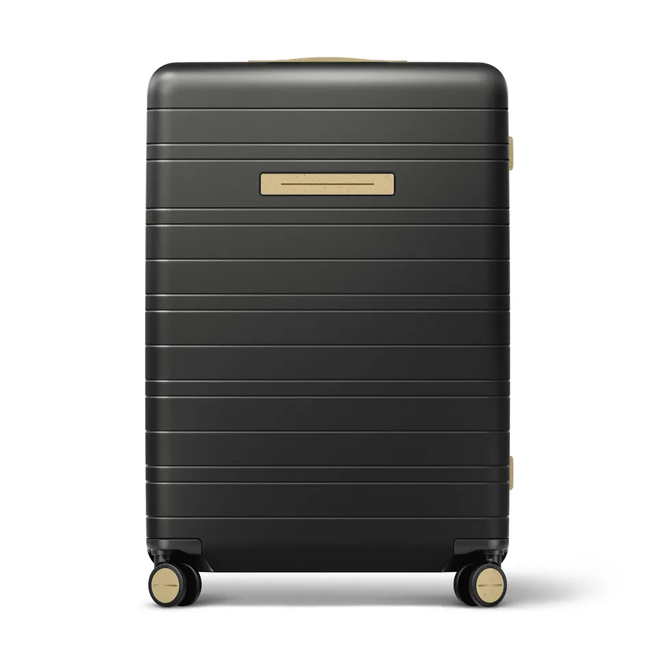 horizn-studios-h7-re-check-in-koffer-l-all-black-hard-shell-aus-recyceltem-mater image 1