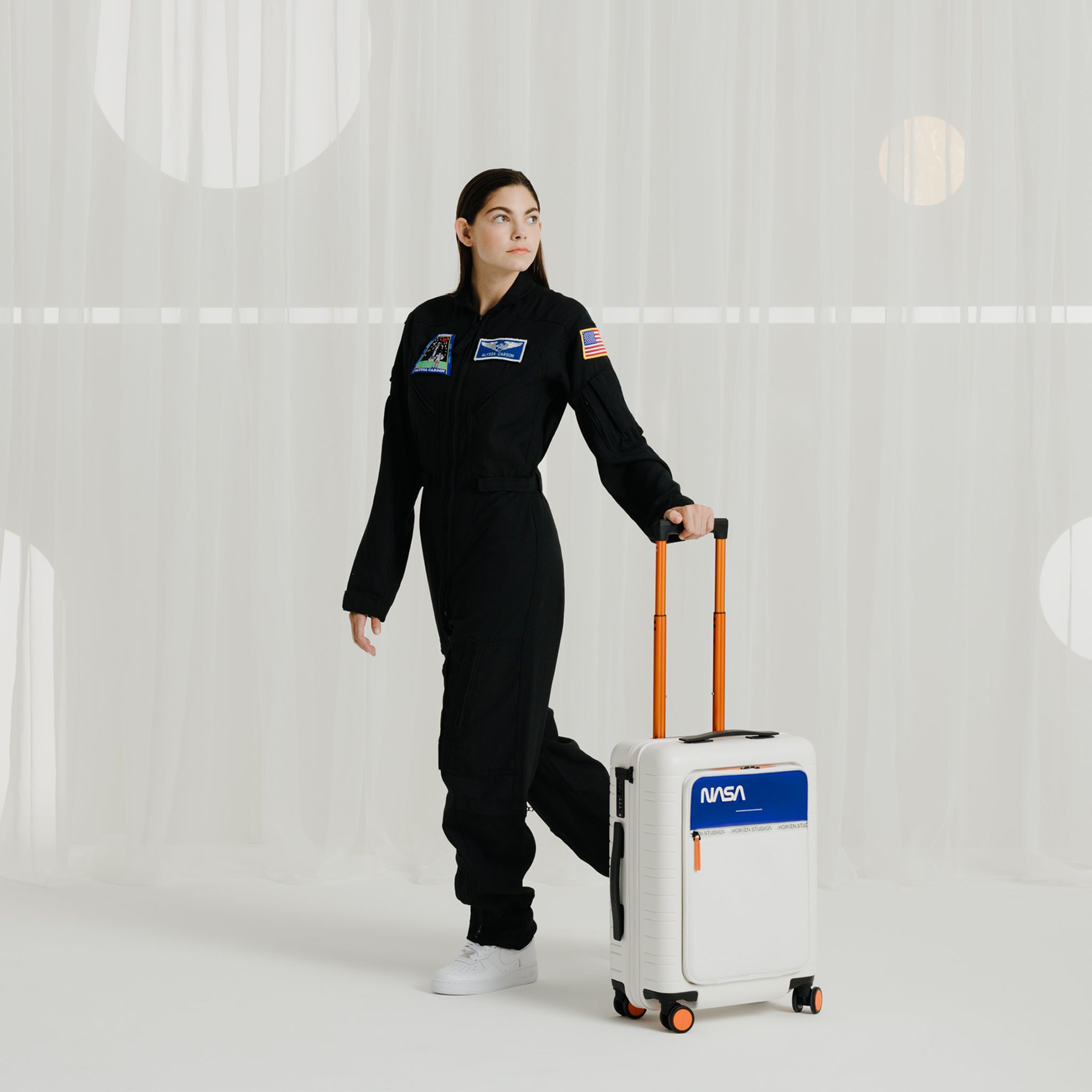 horizn-studios-m5-nasa-edition-cabin-trolley-white-nasa-blue-mit-fronttasche-55- image 5