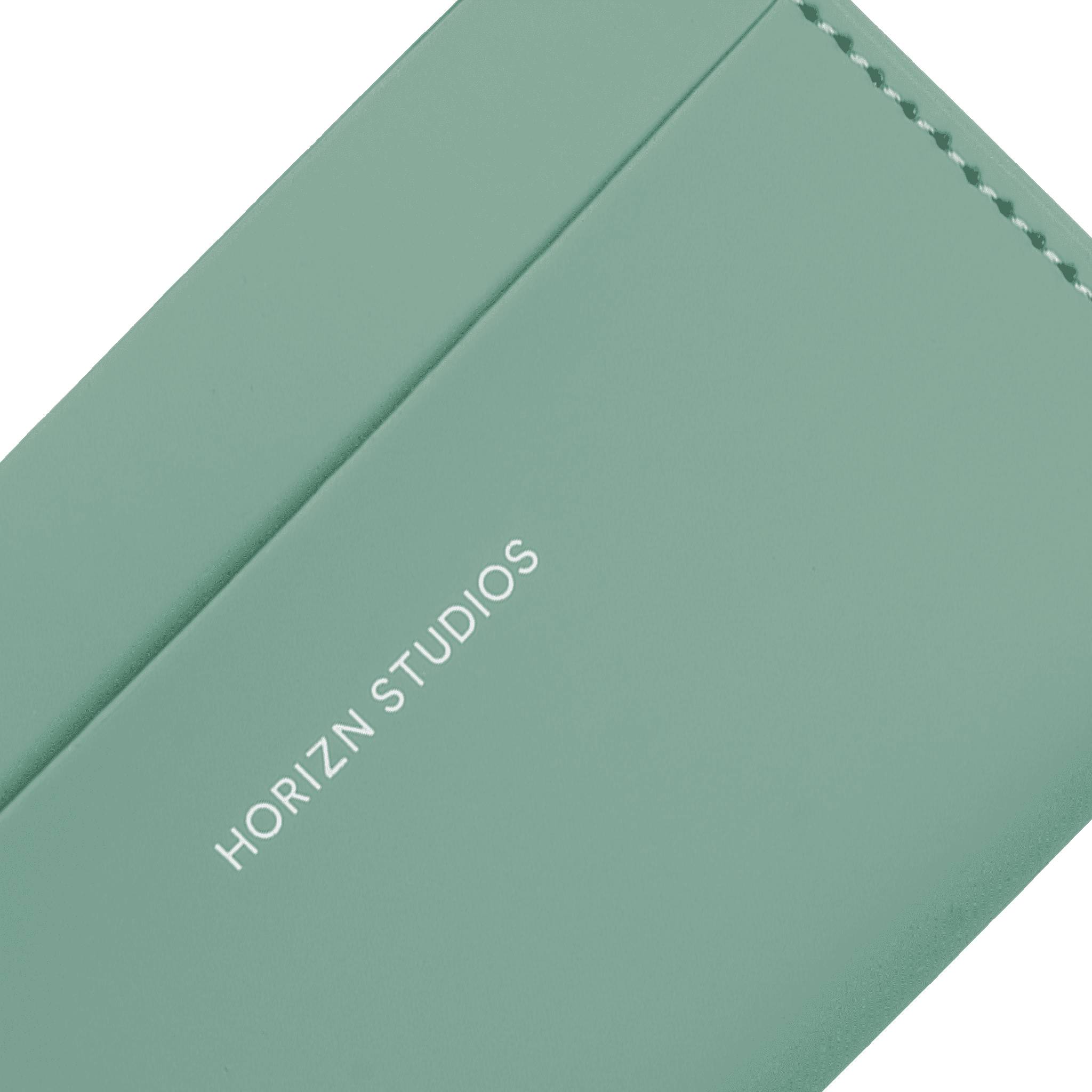 horizn-studios-cardholder-marine-green-vegan-kartenetui-mit-rfid-gerechtem-slim- image 4