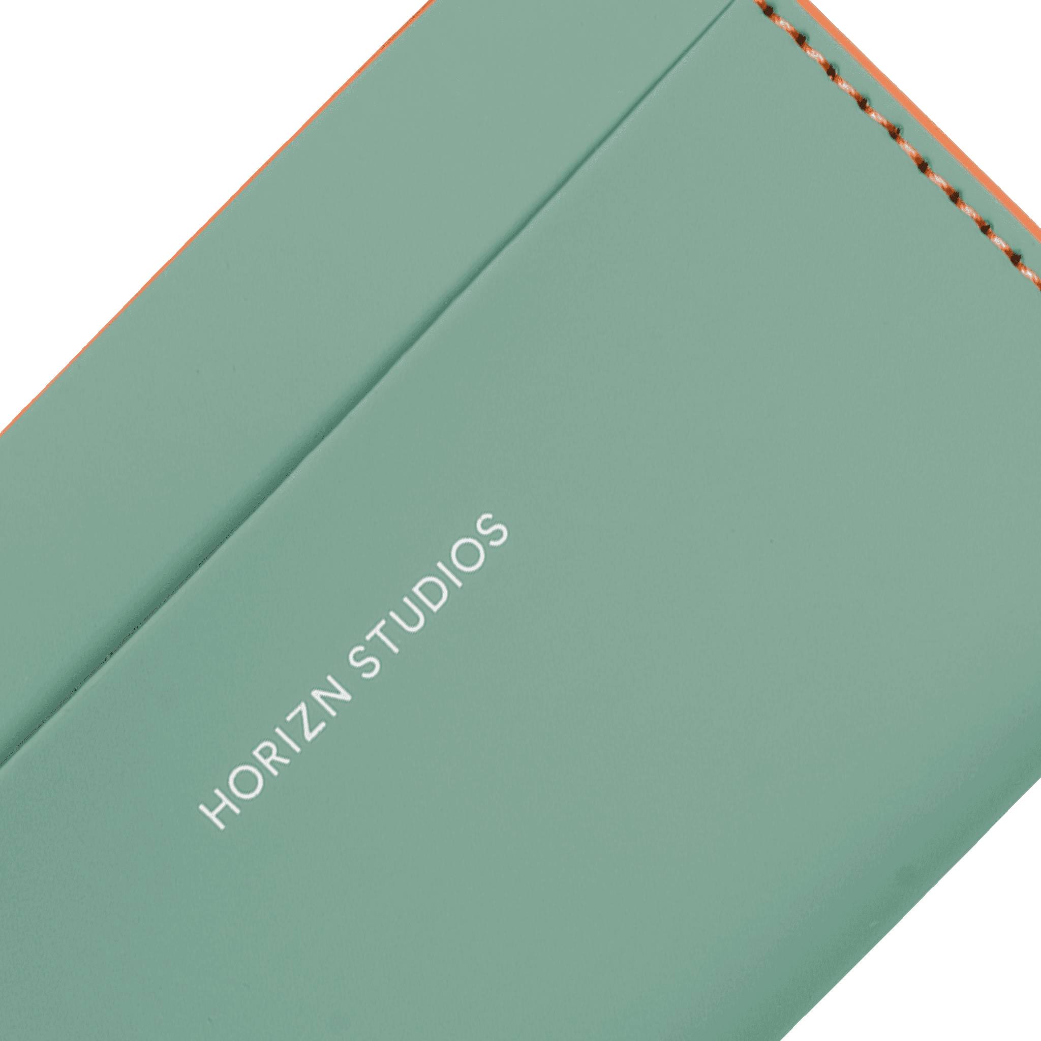 horizn-studios-cardholder-marine-green-neon-orange-veganes-kartenetui-aus-hi-cor image 5