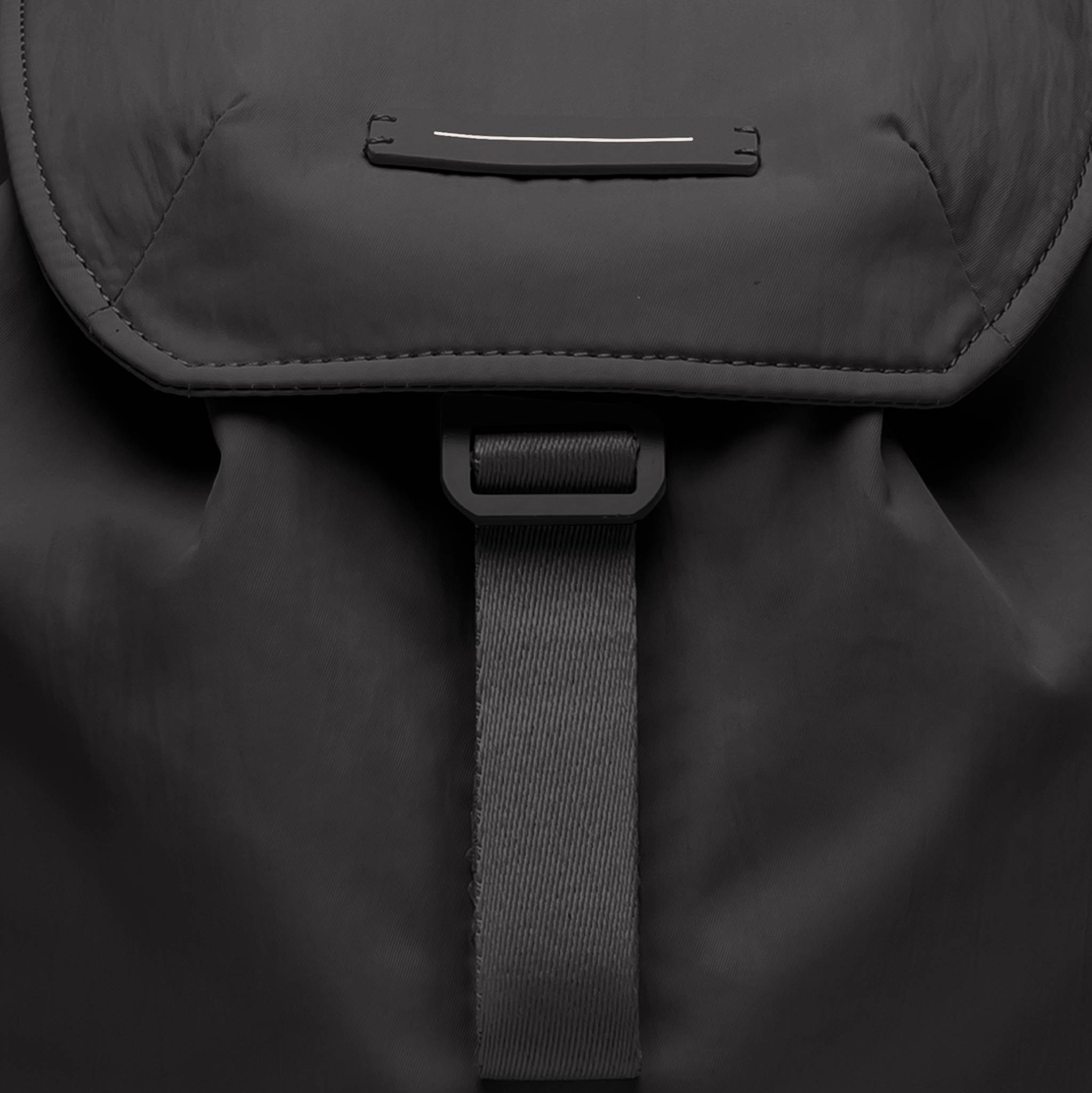 horizn-studios-chiado-rucksack-all-black-recycled-nylon image 8