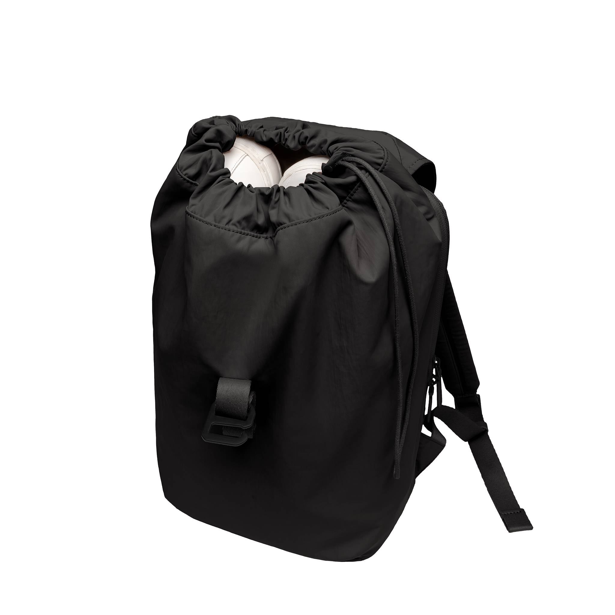 horizn-studios-chiado-rucksack-all-black-recycled-nylon image 5