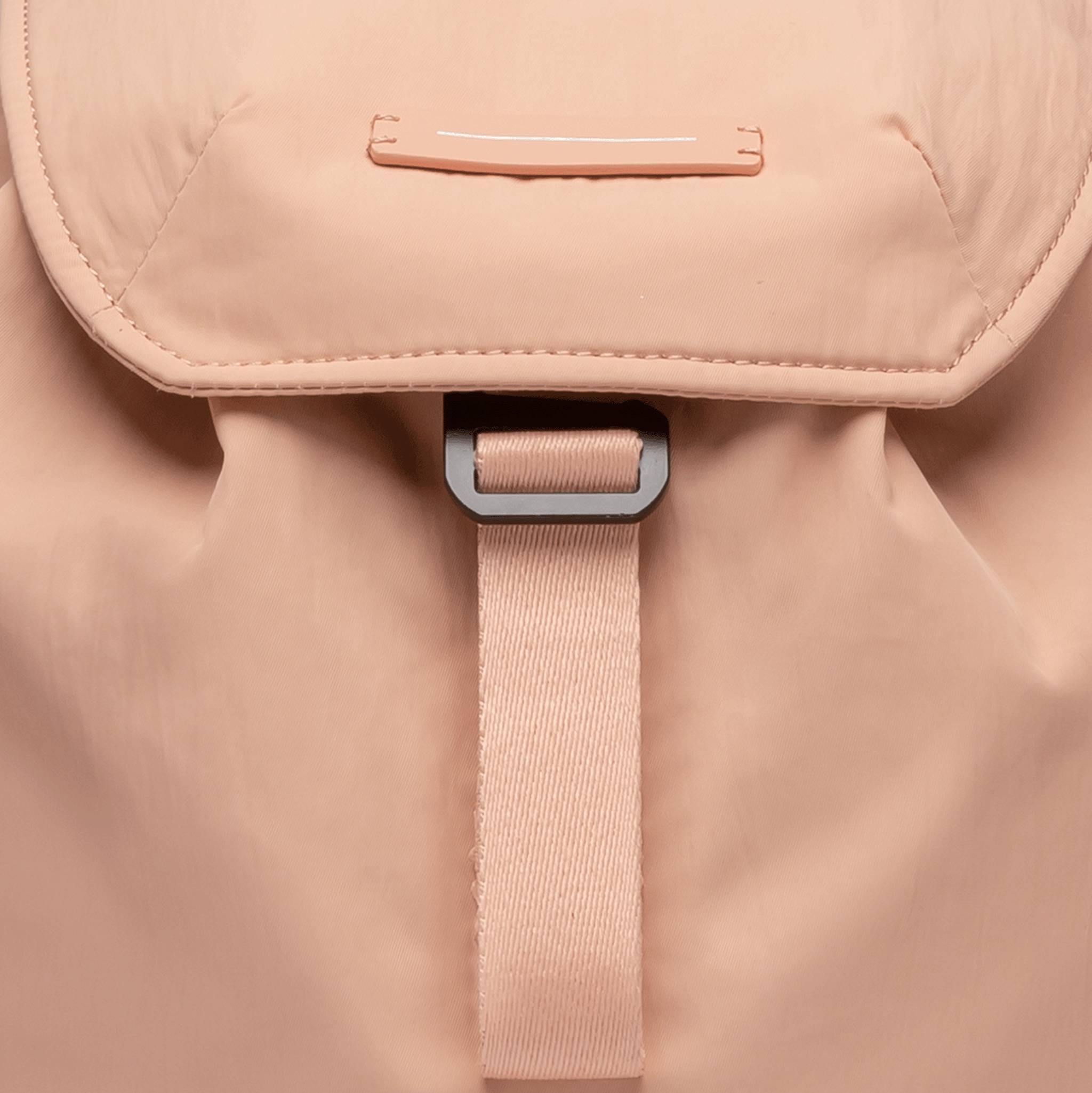 horizn-studios-chiado-backpack-stadt-rucksack-aus-recyceltem-nylon-sand-rose-15- image 6