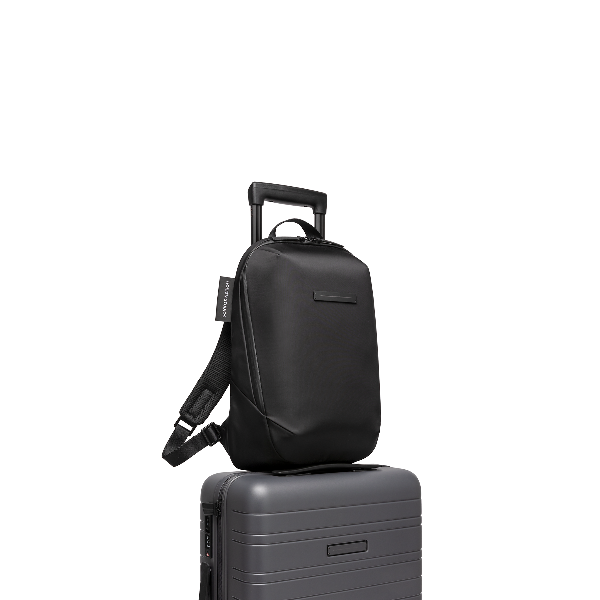horizn-studios-gion-backpack-light-all-black-kompakter-rucksack-aus-recycled-nyl image 5