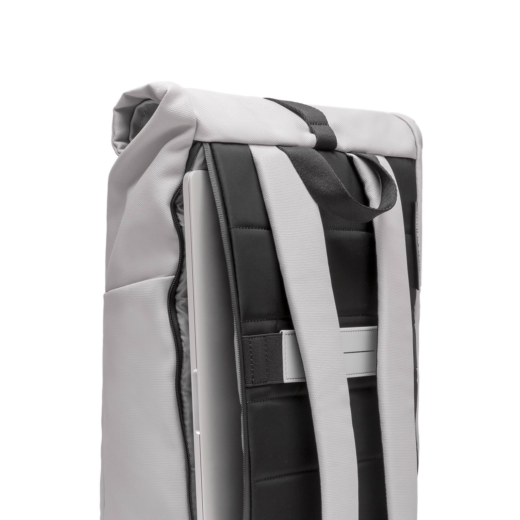 horizn-studios-sofo-rolltop-backpack-x-rolltop-rucksack-light-quartz-grey-wasser image 6