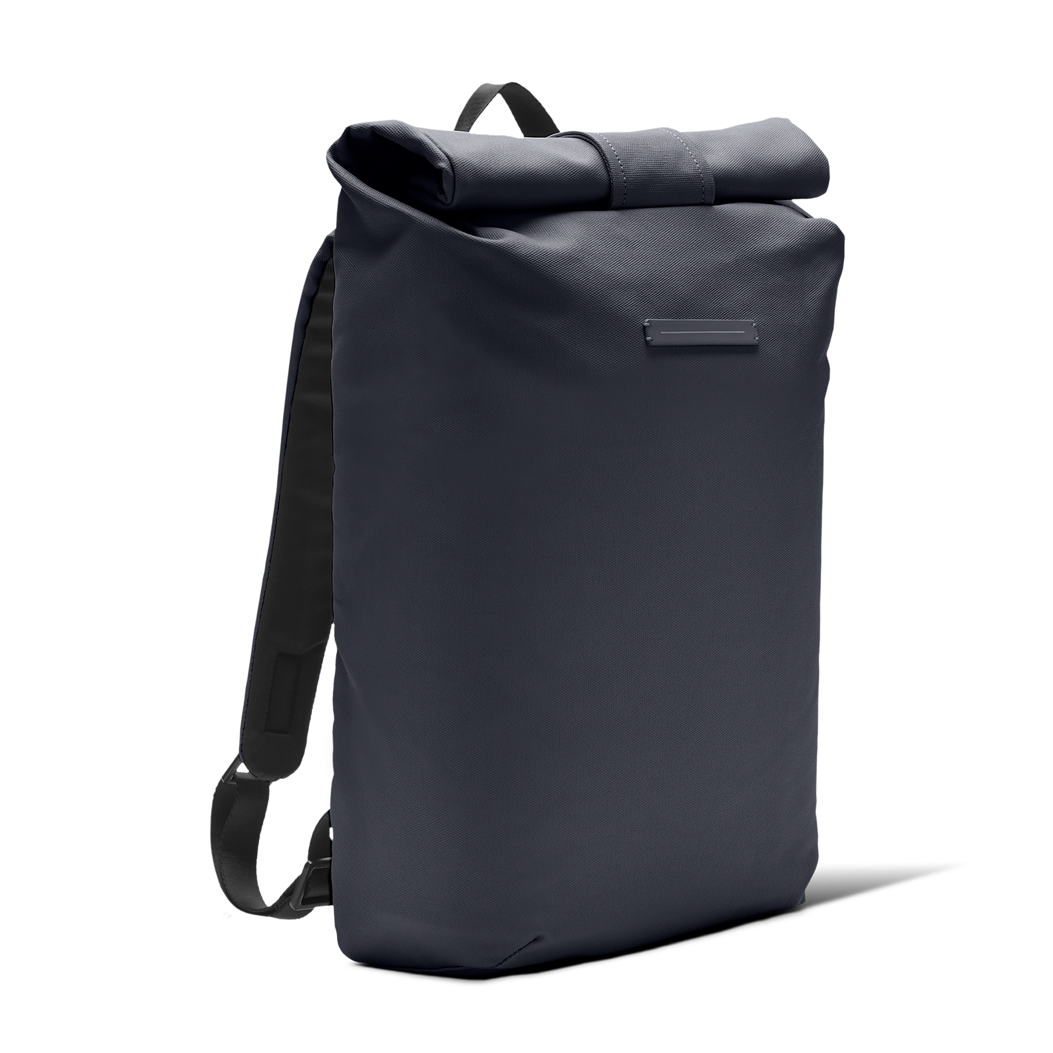 horizn-studios-sofo-rolltop-rucksack-aus-gewachstem-canvas-in-night-blue image 2
