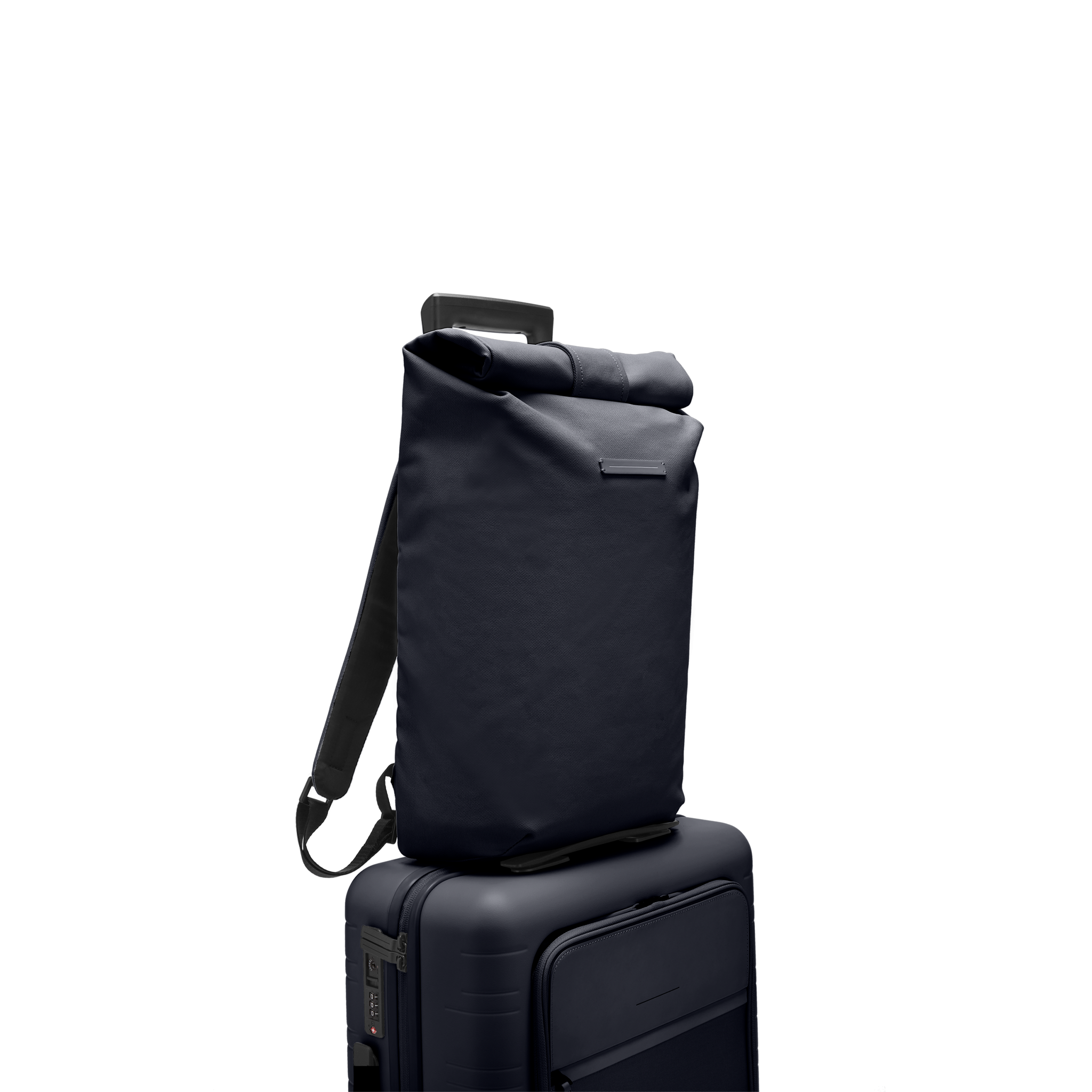 horizn-studios-sofo-rolltop-rucksack-aus-gewachstem-canvas-in-night-blue image 7