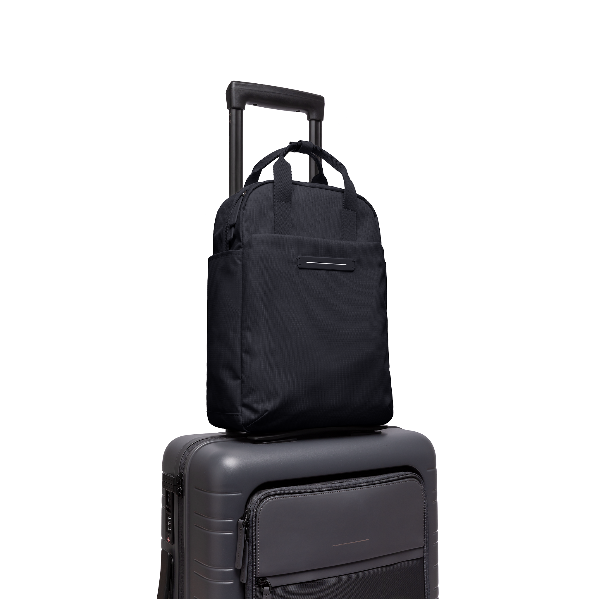 horizn-studios-shibuya-totepack-s-all-black-2-in-1-rucksack-tote-aus-rpet-ripsto image 6
